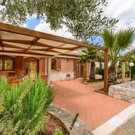 Helloapulia - Flora Apartament Noci